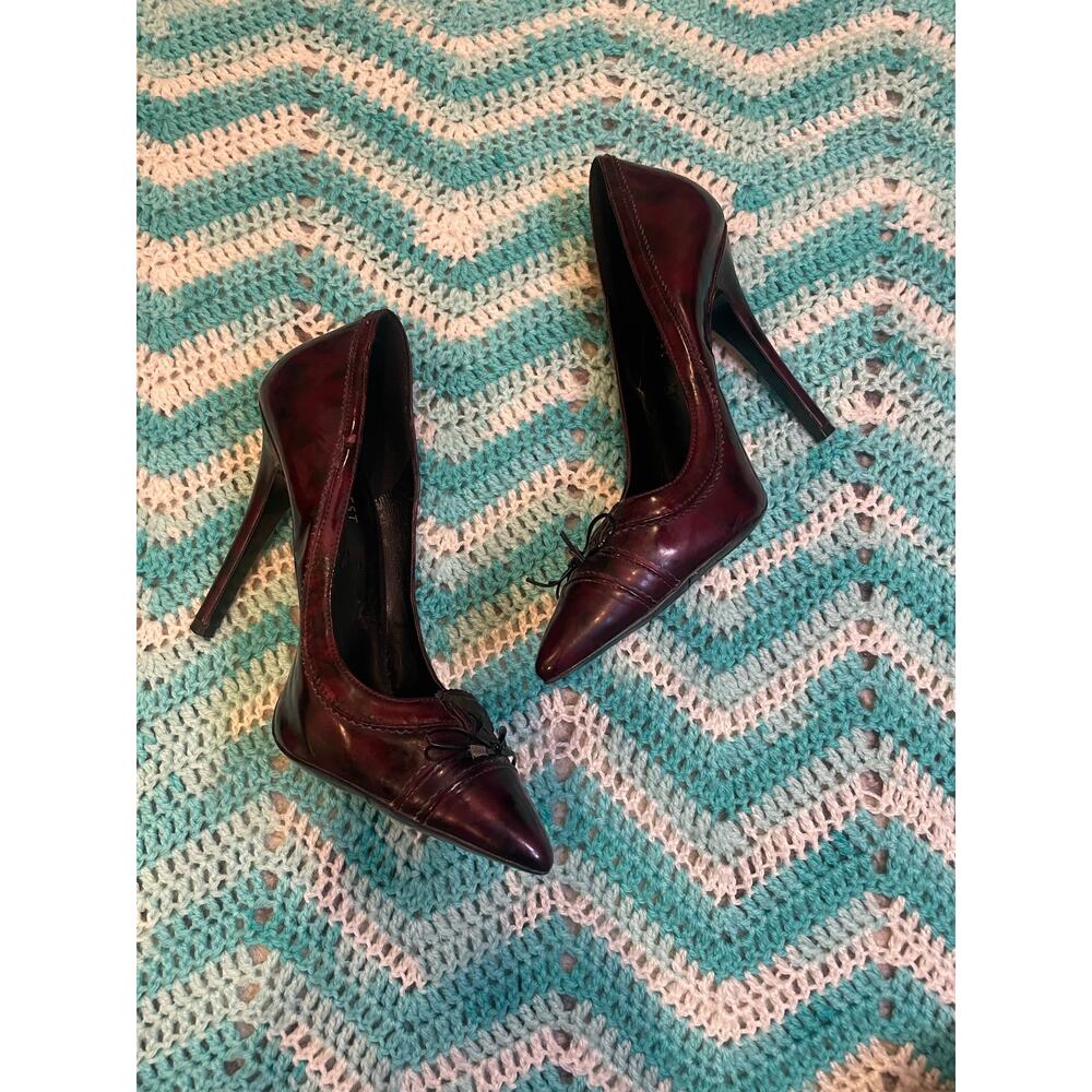 (Sold)red and black whimsygoth pointed toe bow heels
